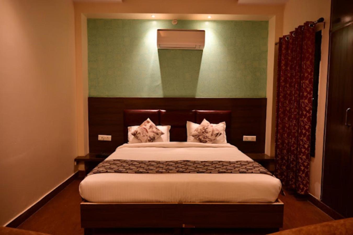 Hotel Gayatri Palace Lucknow Ngoại thất bức ảnh