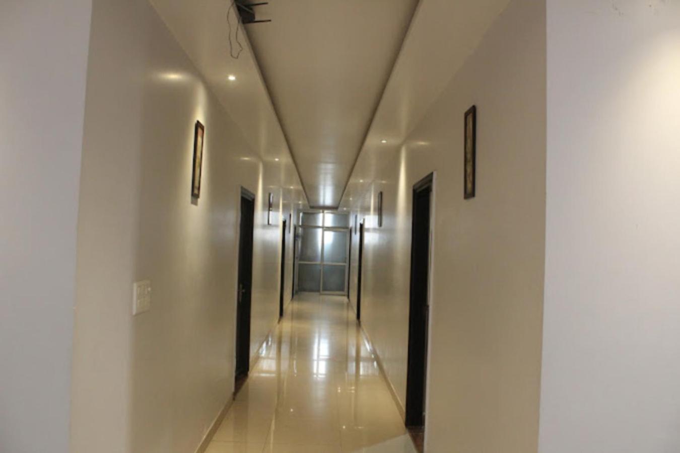 Hotel Gayatri Palace Lucknow Ngoại thất bức ảnh